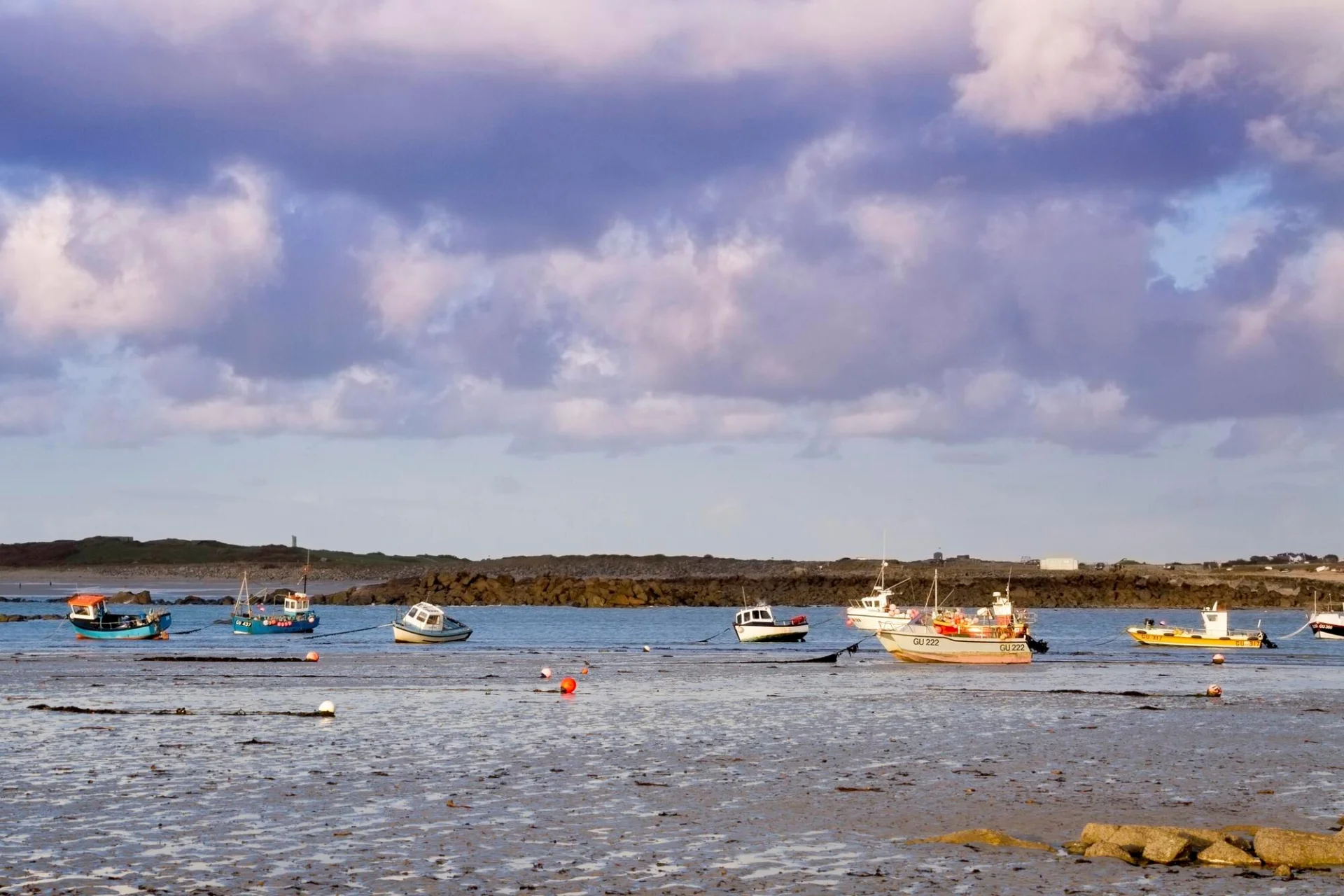 Camping dans le golfe du Morbihan : où poser sa tente et que faire
