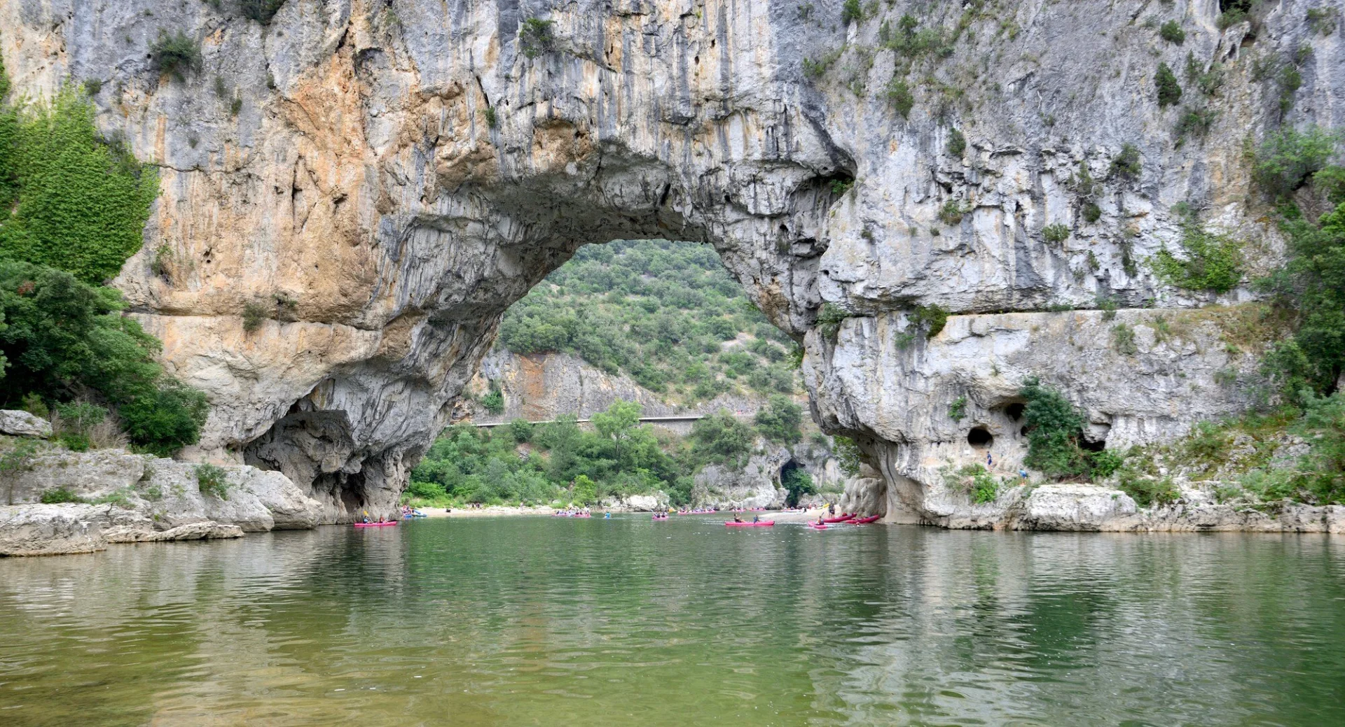 Camping dans les gorges de l'Ardèche : le guide pour bien choisir
