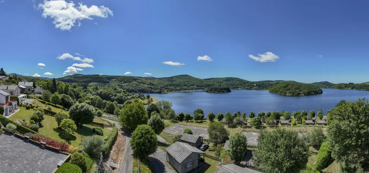 Aire Naturelle De Camping Les Rives Du Lac in Nages