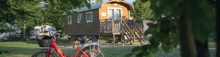 Camping Les Sources du Lac in Eclaron — foto 2