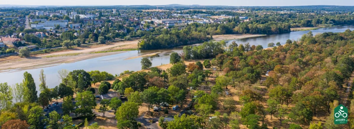 Camping De L'Île in Bannay