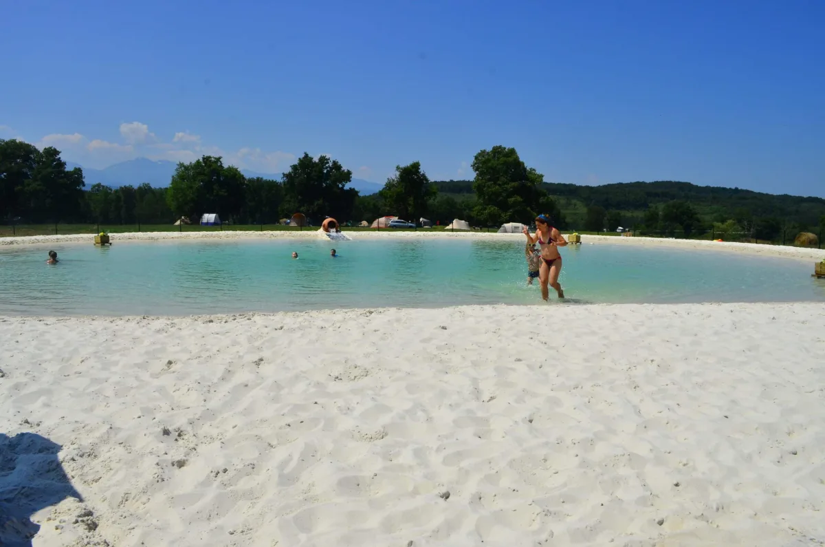 Camping De La Besse in Camon