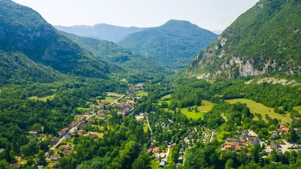 Camping Des Grottes in Alliat