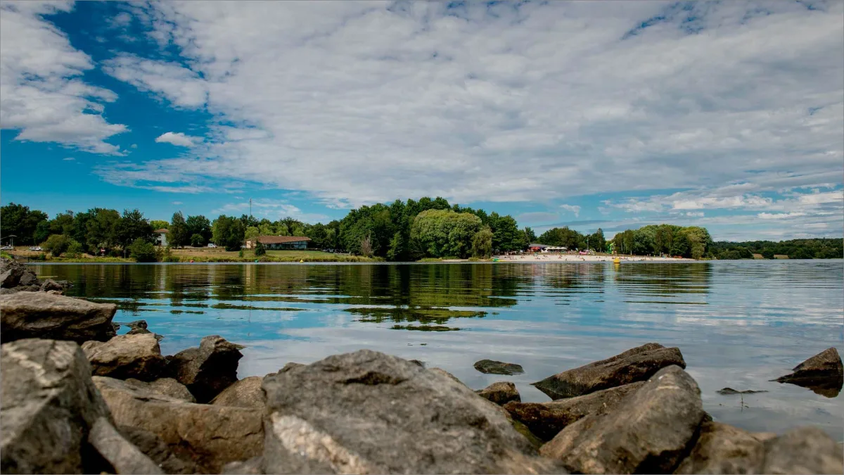 Camping Des Lacs in Pressignac