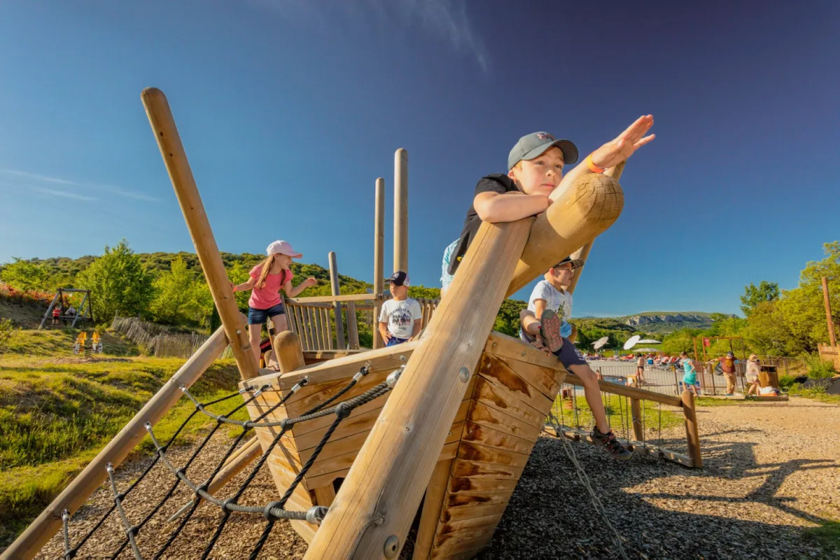 Camping Domaine d'Anglas in Brissac — Foto 8