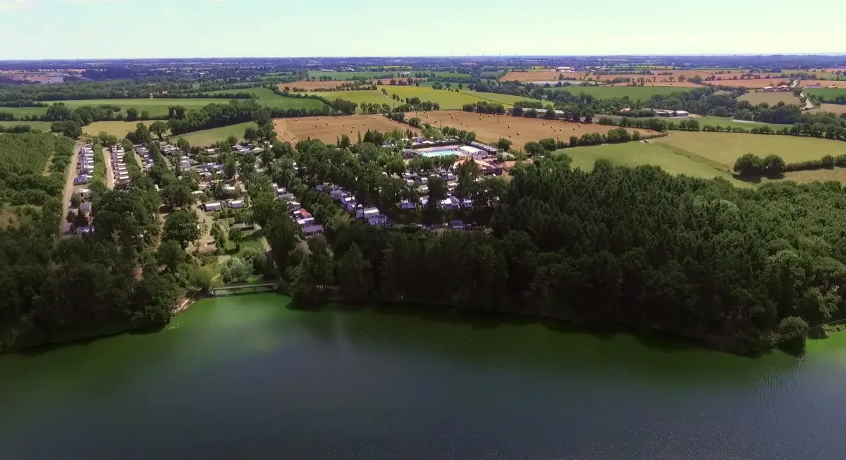 Camping Du Lac Du Jaunay in Landevieille