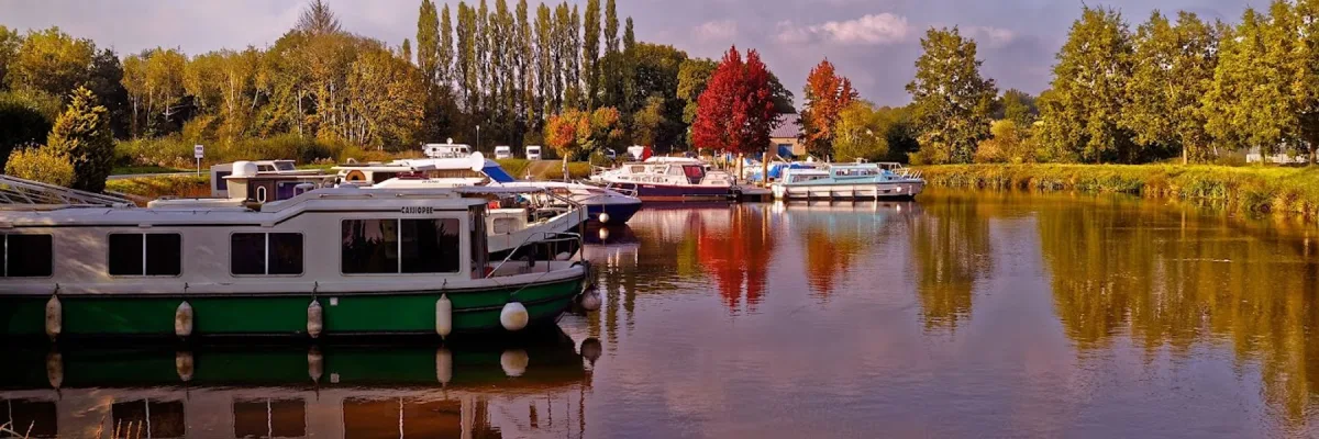 Camping Du Val D'Oust in Rohan