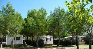Camping Fontisson in Châteauneuf-de-Gadagne