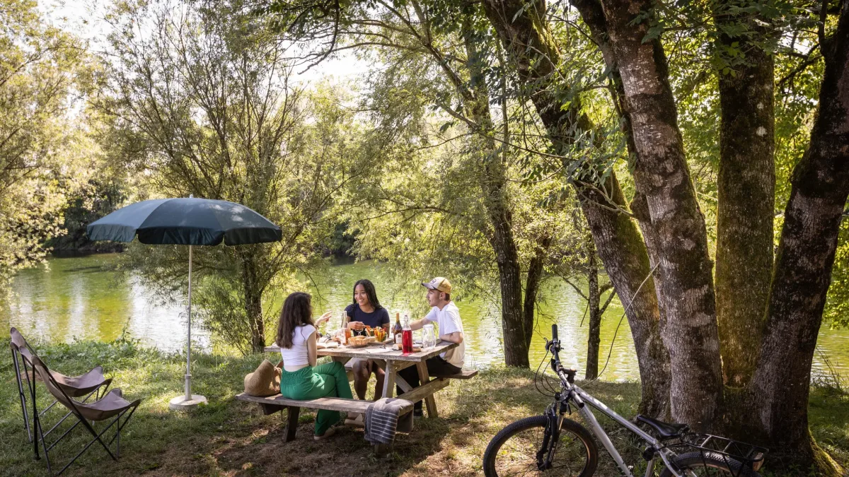 Camping Huttopia La Plage Blanche in Ounans