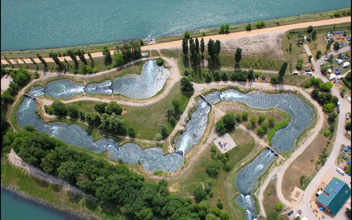 Camping Isle De La Serre — Porcieu-Amblagnieu