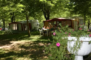 Camping L'Amitié in Trébas-les-Bains — Foto 2