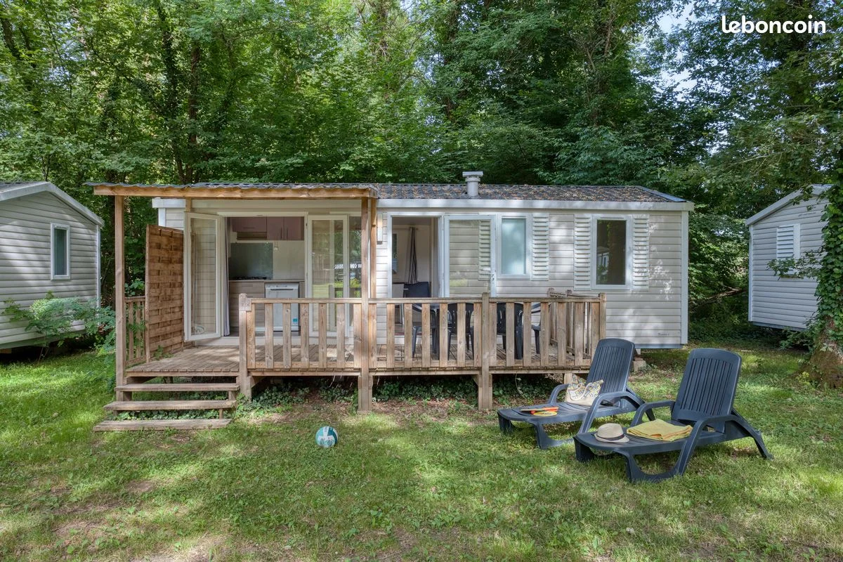 Camping L'Eau Vive in Les Églisottes-et-Chalaures — Foto 7