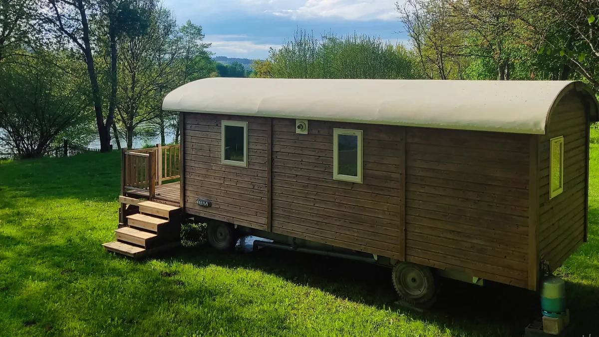Camping L'Émeraude Du Lac in Cunlhat