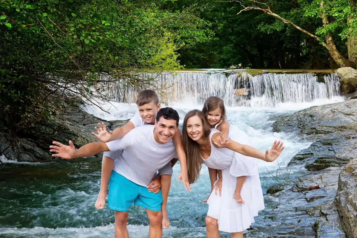 Camping La Palhère En Bord De Rivière in Pourcharesses