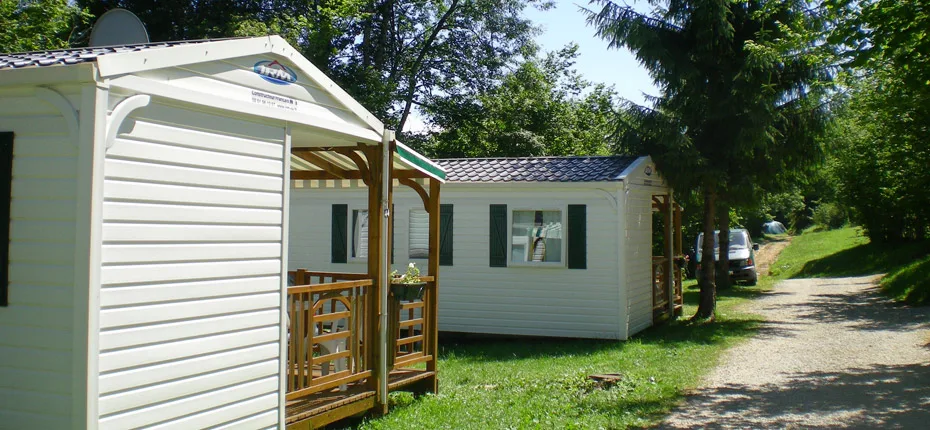 Camping La Petite Montagne in Moirans-en-Montagne — foto 4