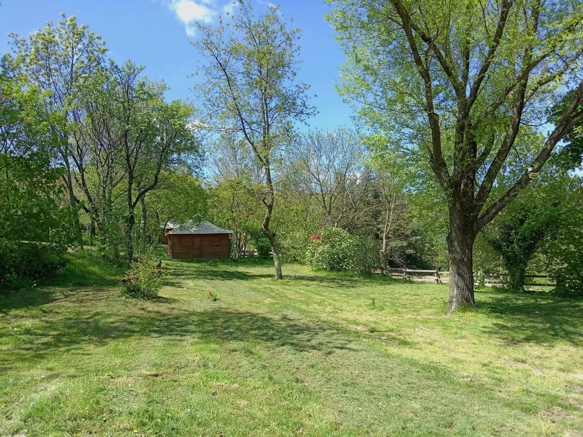 Camping Le Chabrioux à Saint-Michel-de-Chabrillanoux — photo 3