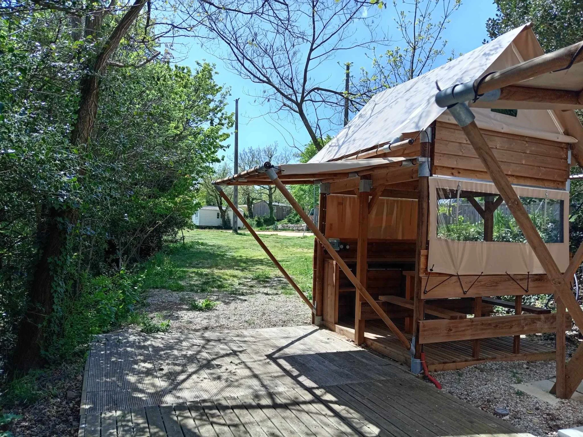 Camping Le Chabrioux à Saint-Michel-de-Chabrillanoux — photo 9