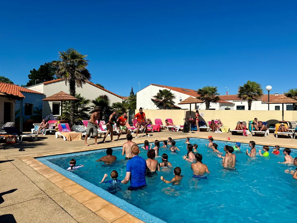 Camping Le Chaponnet in Brem-sur-Mer