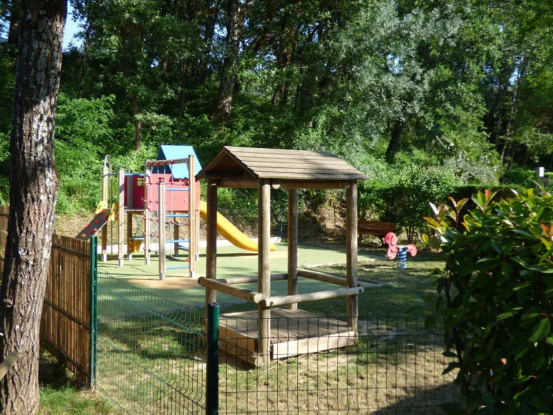 Camping Le Clapas 3 étoiles in Salavas — foto 11