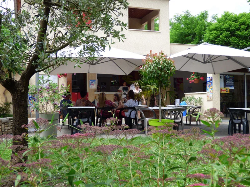 Camping Le Clapas 3 étoiles in Salavas — foto 10