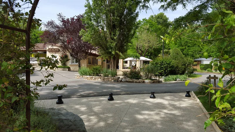 Camping Le Clapas 3 étoiles in Salavas — foto 2