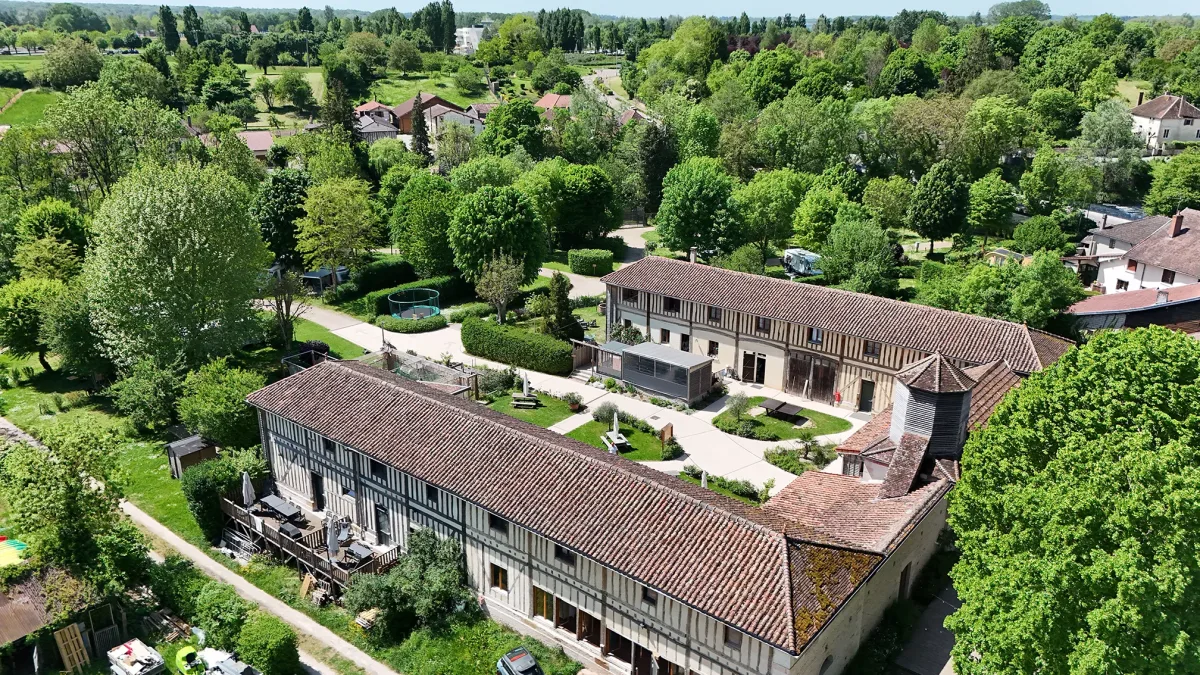 Camping Le Colombier in Dienville