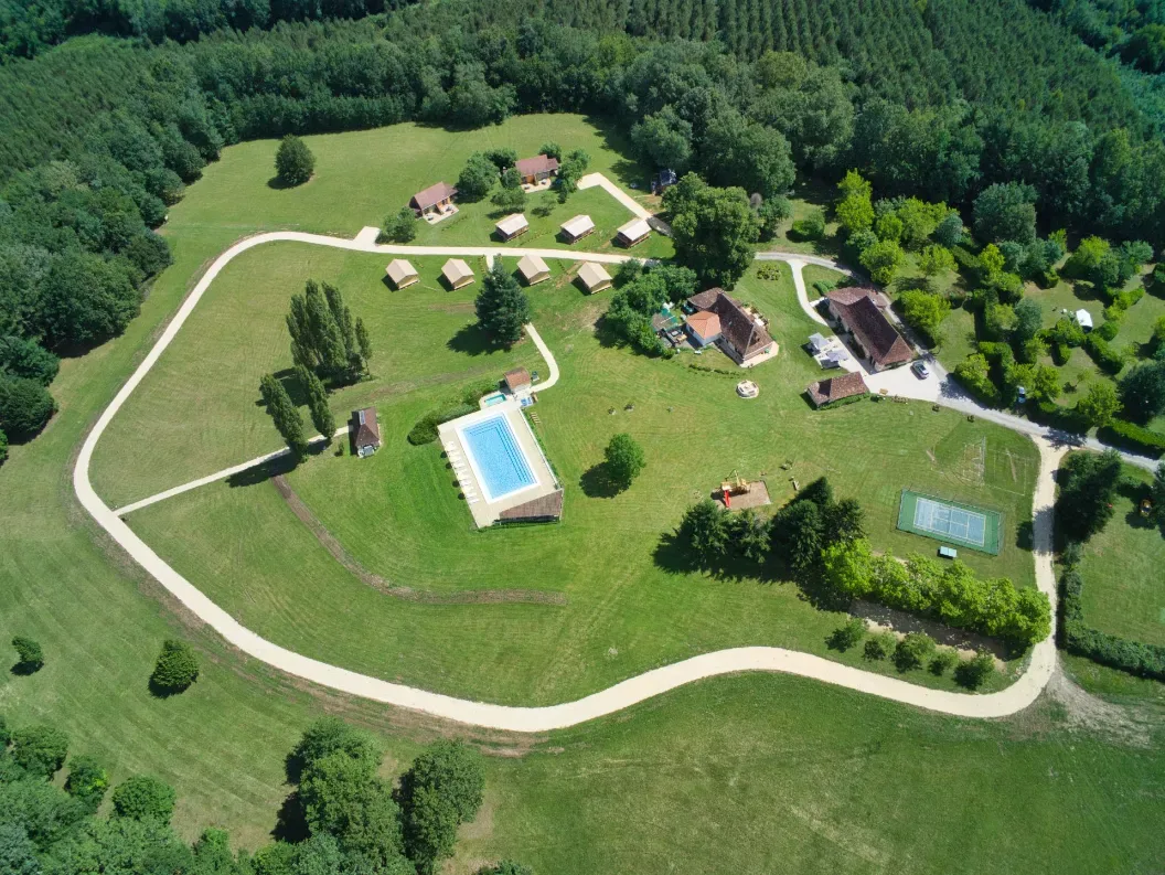 Camping Le Domaine Du Bois Coquet in La Douze