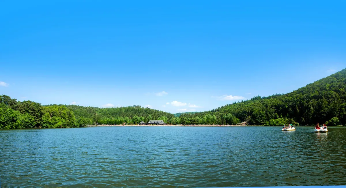 Camping Le Domaine Du Lac Chambon in Murol