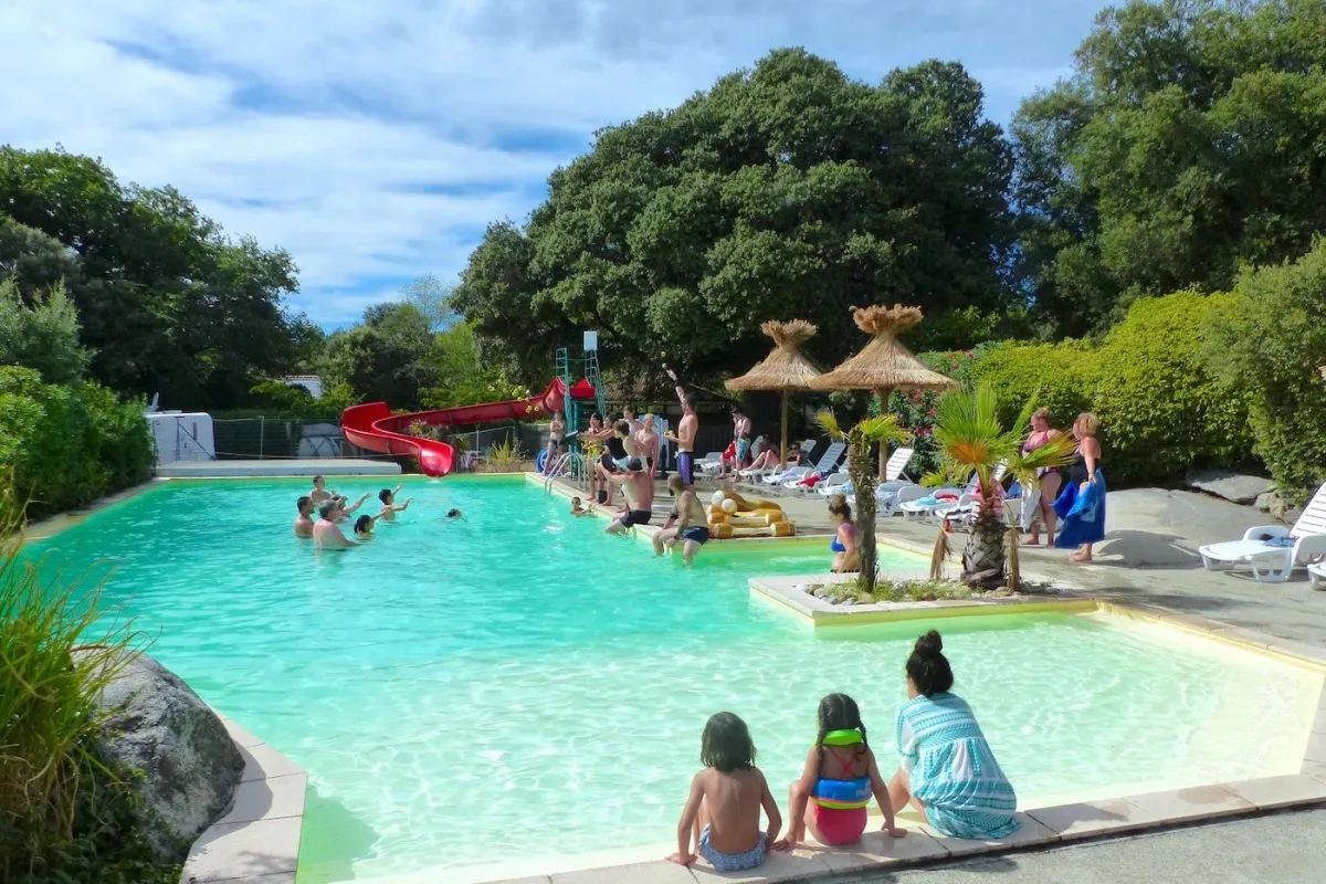 Camping Le Martinet Rouge in Brousses-et-Villaret