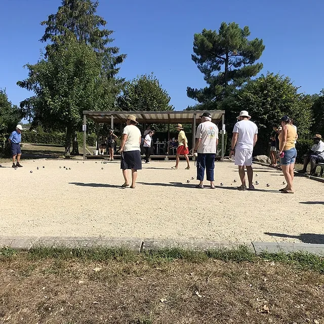 Camping Le Nid Vert in Mondeville