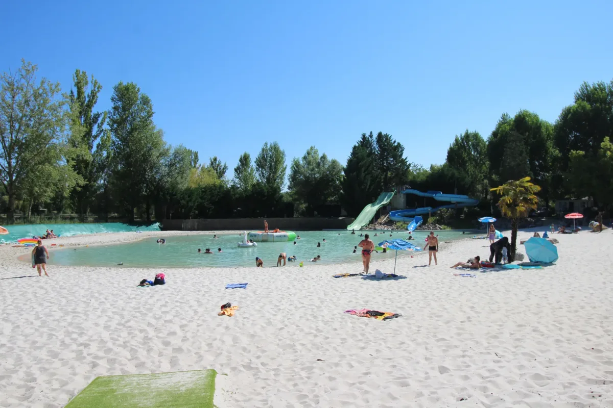 Camping Le Plan D'Eau Saint Charles in Damiatte