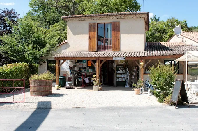 Camping Le Pont De Vicq in Le Buisson-de-Cadouin