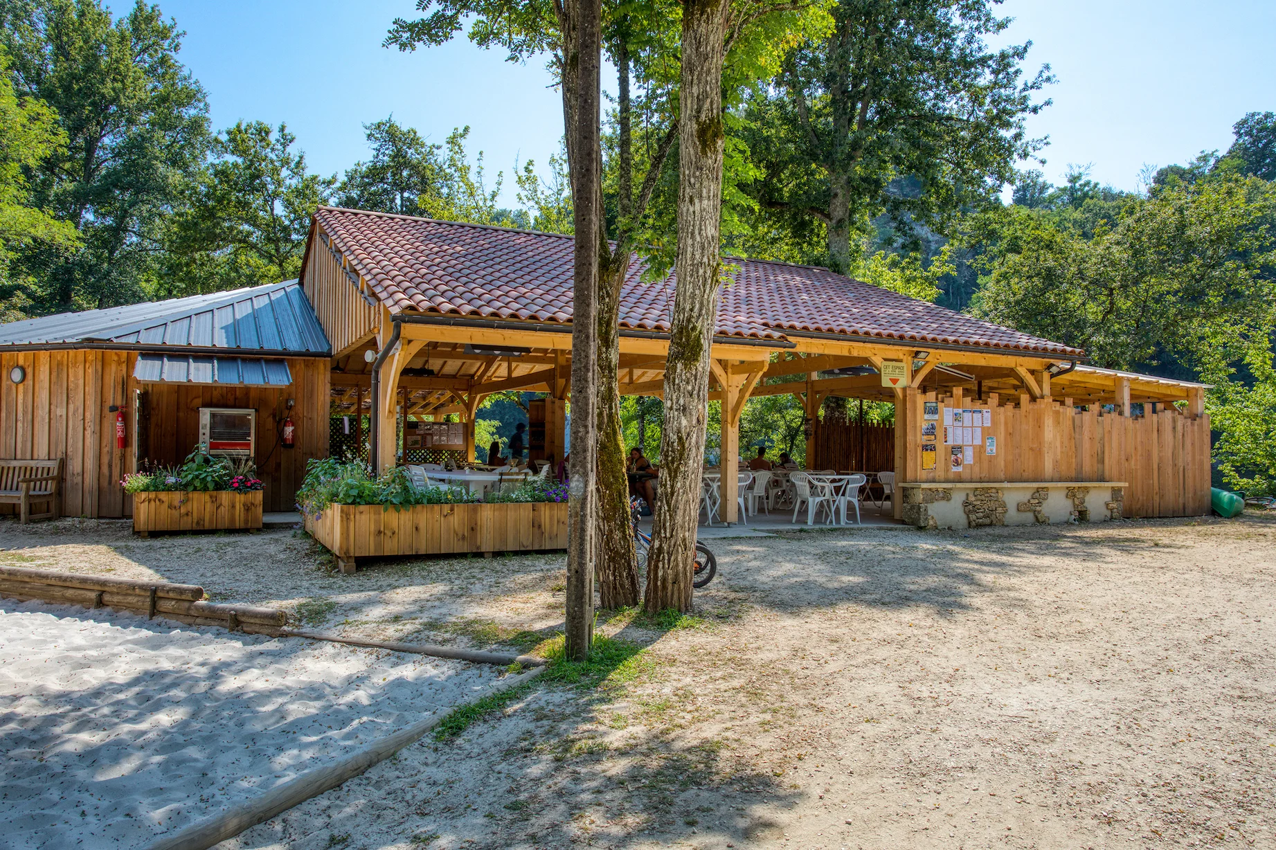 Camping Le Rocher De La Cave in Carsac-Aillac — Foto 5