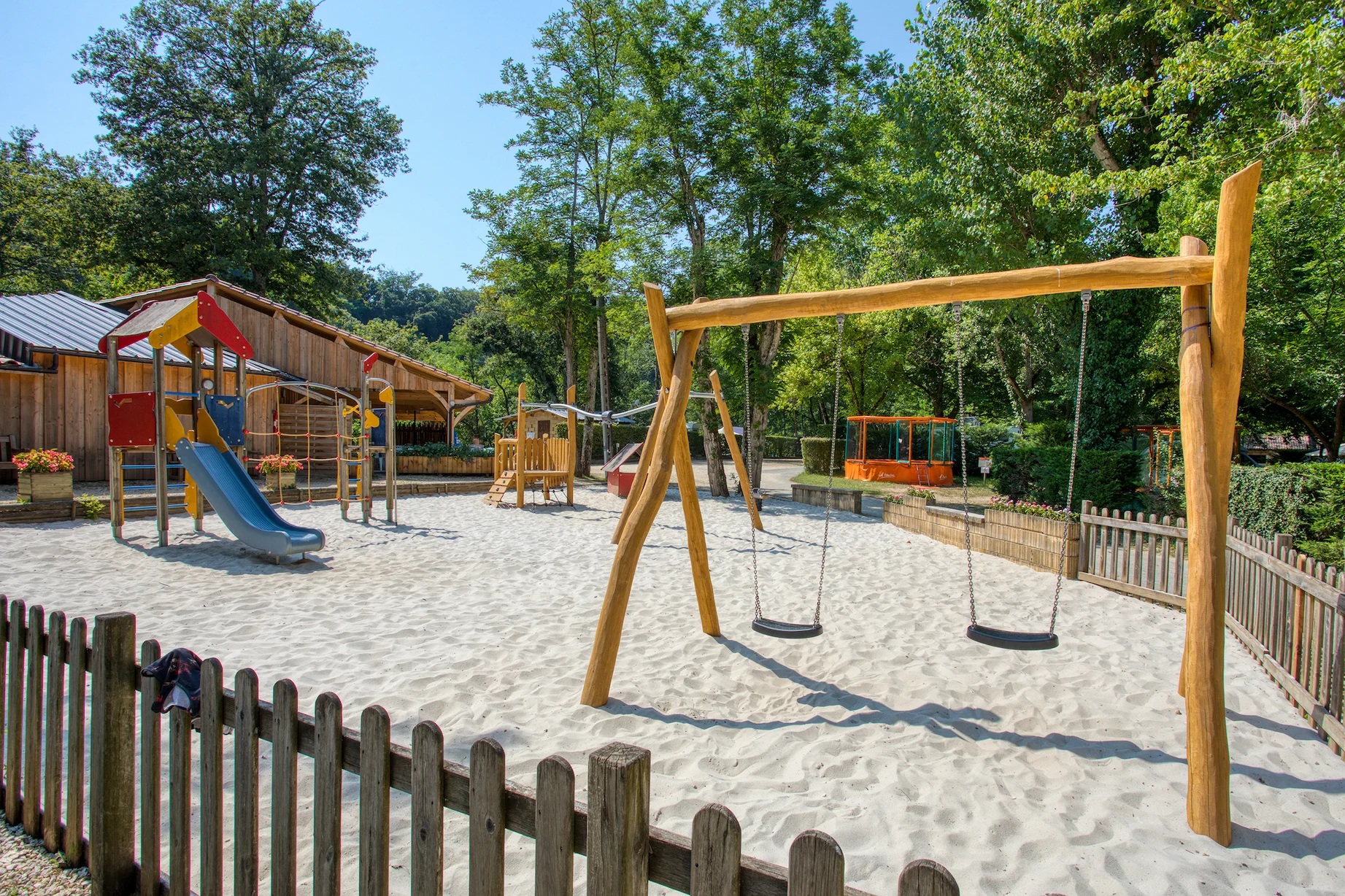 Camping Le Rocher De La Cave in Carsac-Aillac — Foto 2