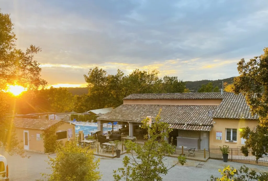Camping Le Verseau in Gréoux-les-Bains