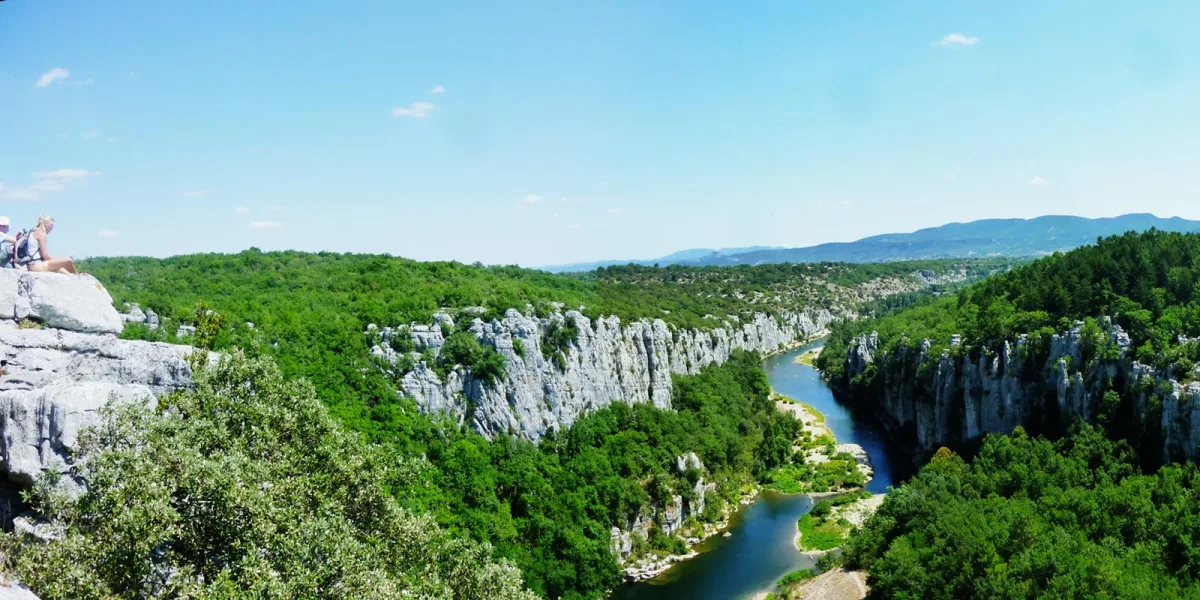 Camping Le Vieux Moulin in Berrias-et-Casteljau