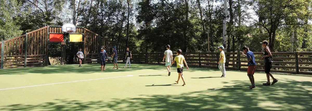 Camping Les Bonnets in Neffes
