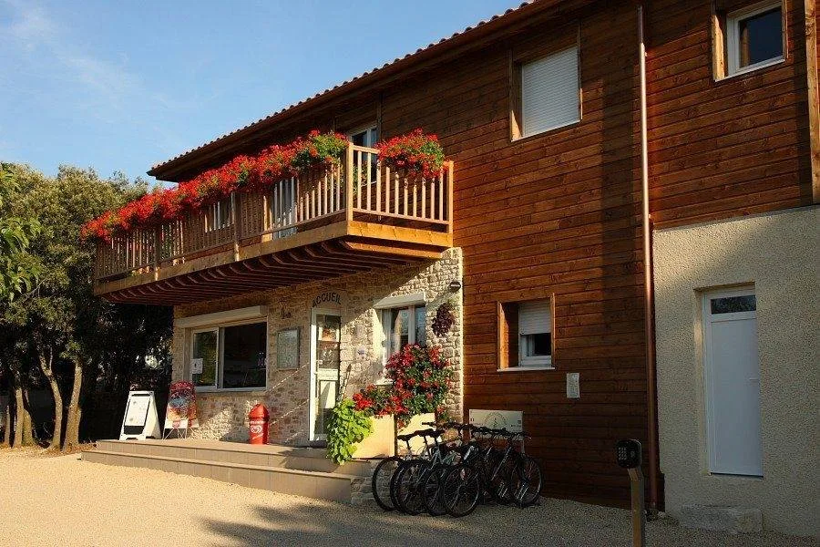 Camping Les Chênes — Junas
