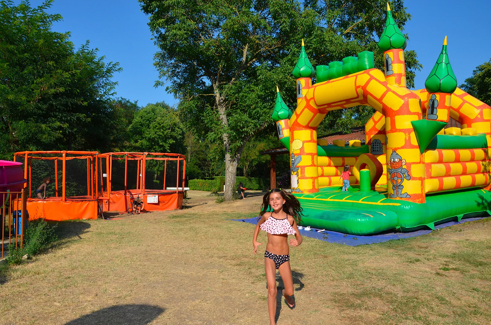 Camping Les Mijeannes in Rieux-de-Pelleport — Foto 2
