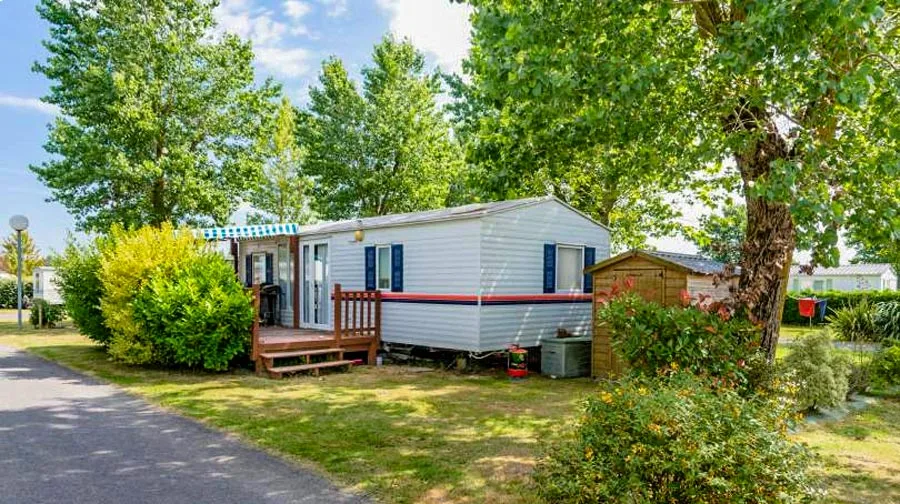 Camping Les Prairies Du Lac in Apremont