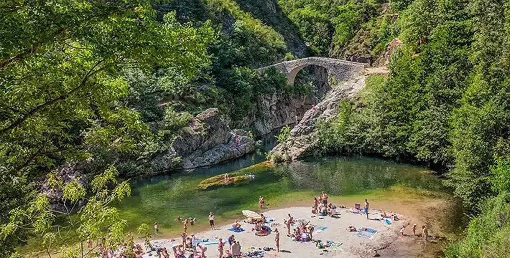 Camping Les Rives De L Ardeche in Mayres