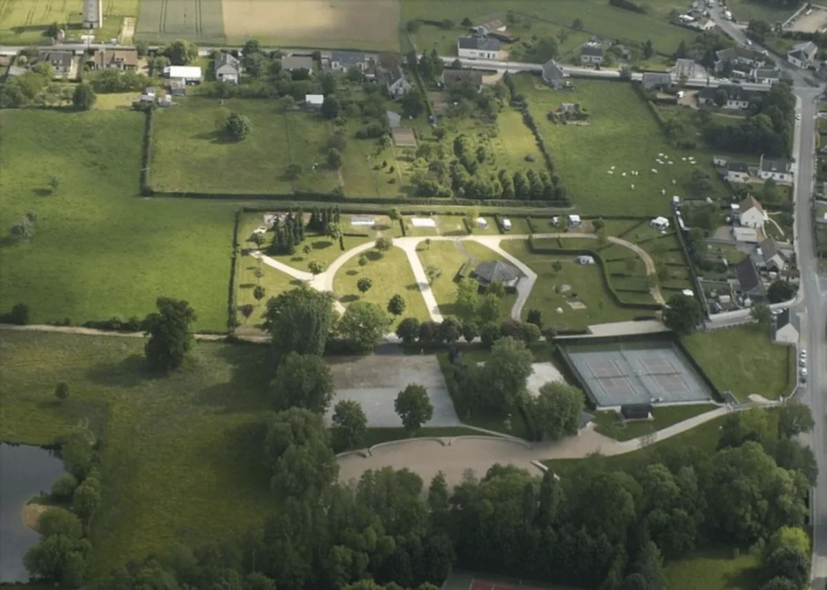 Camping Municipal Du Pont De Pierre in Vald'Yerre
