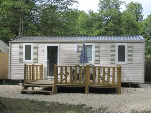 Camping Municipal Le Parc Du Château in L'Isle-sur-Serein