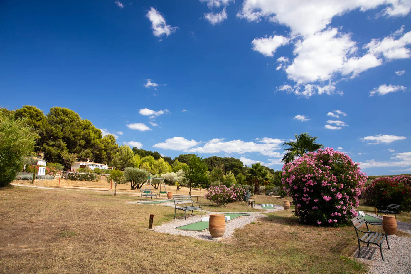 Camping Résidentiel La Pinède in Castelnau-de-Guers — Foto 7