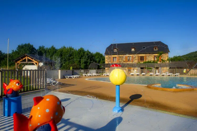 Camping Ushuaia Villages Rives D'Olt Et Aubrac in Saint-Geniez-d'Olt