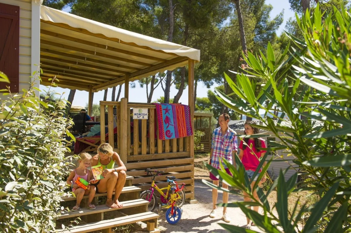 Camping Vacances Les Dauphins in Saint-Cyr-sur-Mer