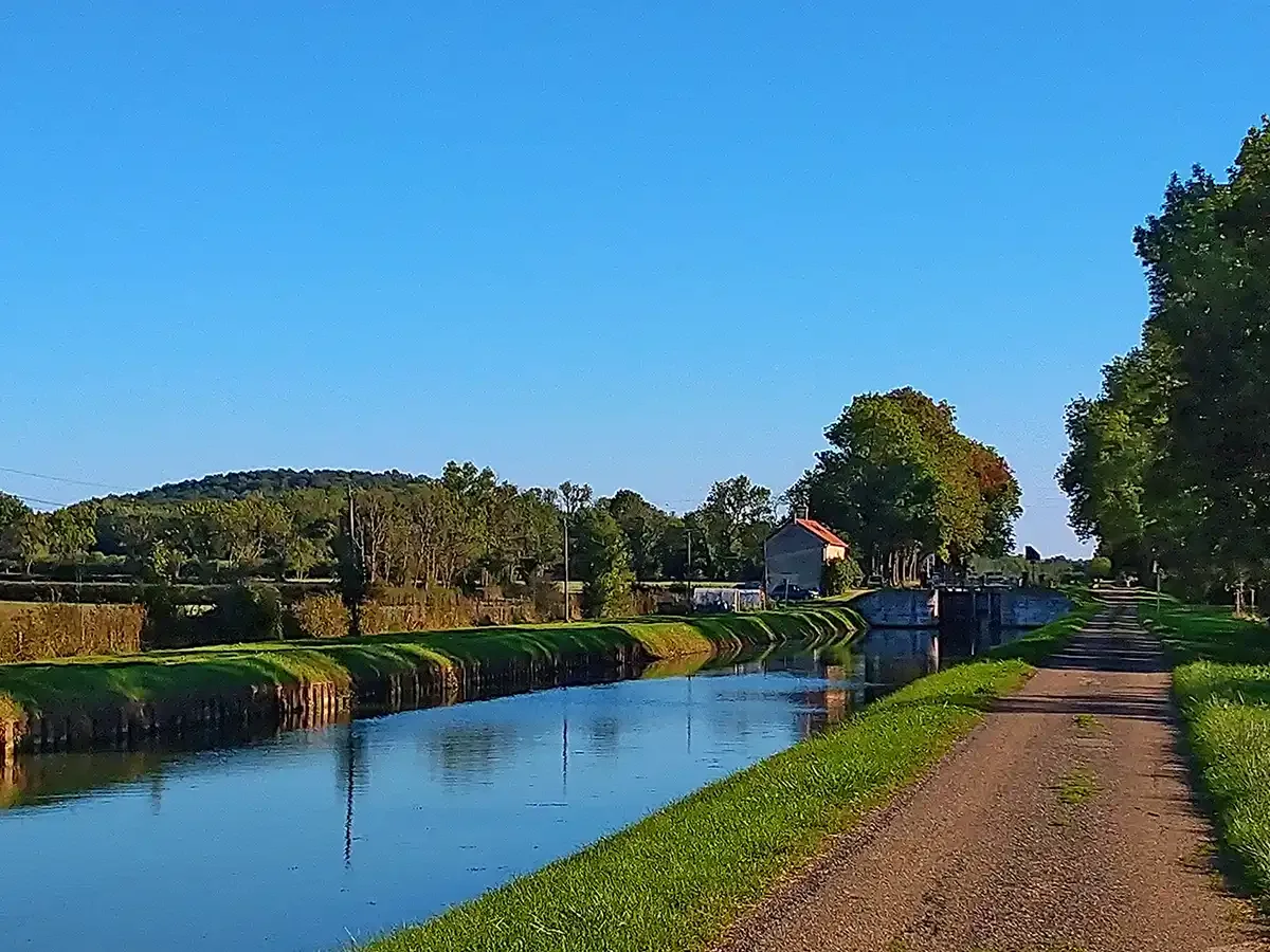 Camping Vert Auxois in Pouilly-en-Auxois