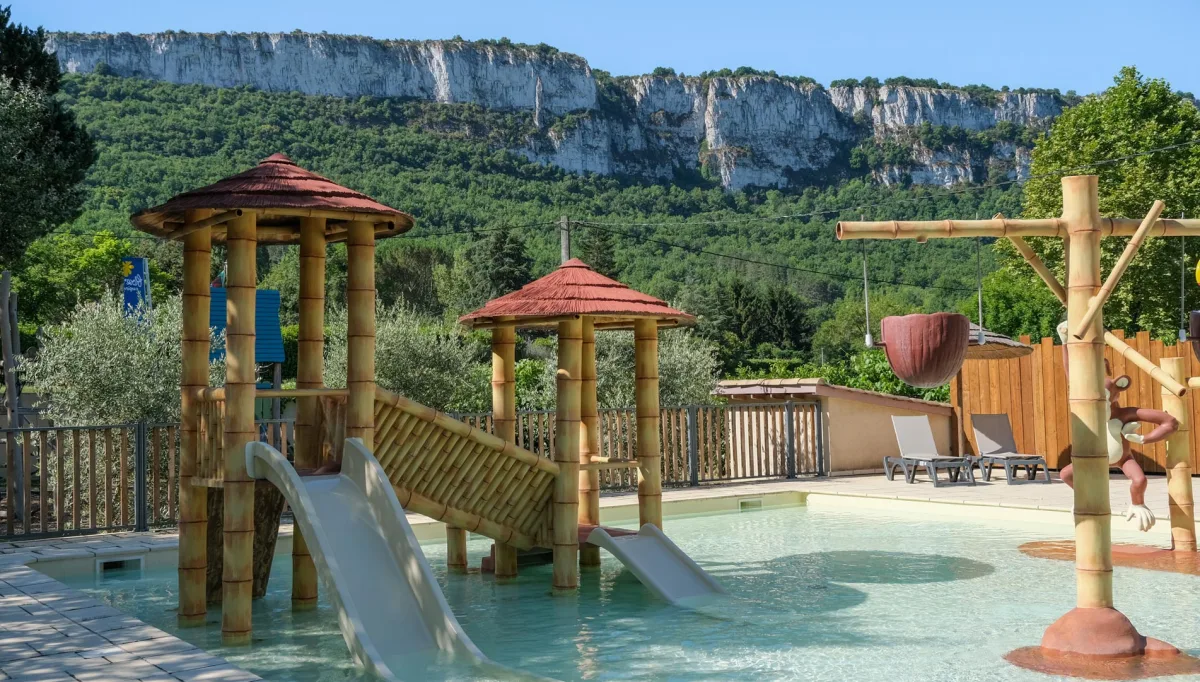 Flower Camping Les Gorges De L'Aveyron in Saint-Antonin-Noble-Val