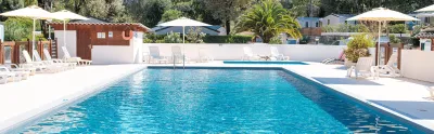 Camping Au Vallon Rouge in La Colle-sur-Loup