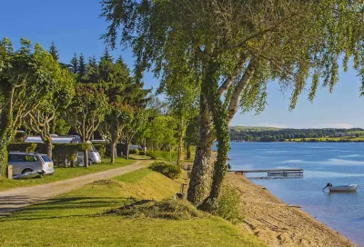 Camping Beau-Rivage Du Lac De Pareloup in Salles-Curan
